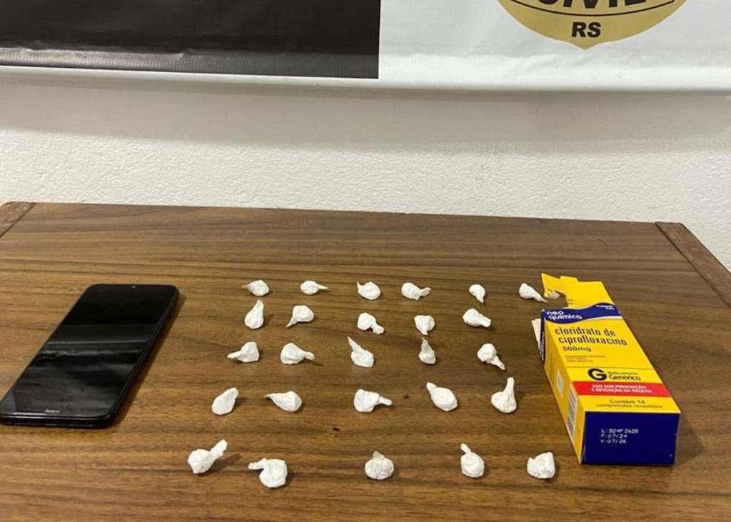 título imagem Polícia Civil prende em flagrante uma mulher suspeita de tráfico de drogas em São Sepé