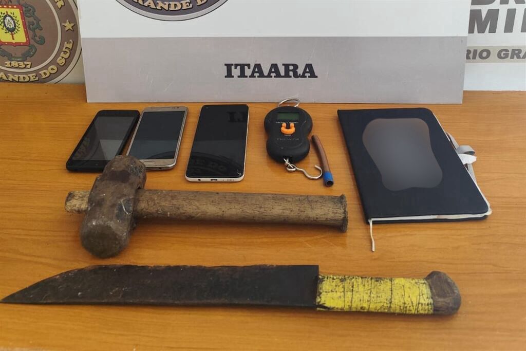título imagem Trio é preso em flagrante por furto de fios e cabos no Parque Oásis