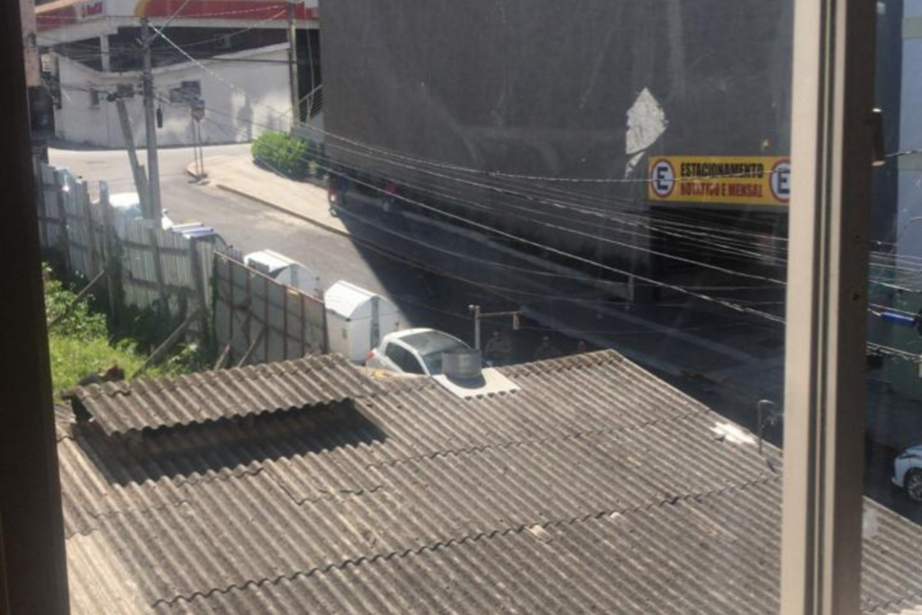 Terreno abandonado no centro de Santa Maria gera insegurança a moradores; veja o que diz a prefeitura