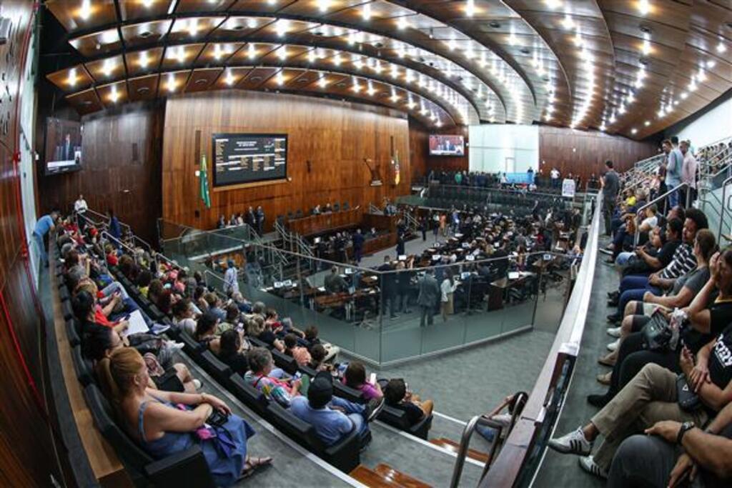 Assembleia gaúcha aprova reajuste no piso do magistério; confira o novo valor Assembleia gaúcha aprova reajuste no piso do magistério; confira o novo valor