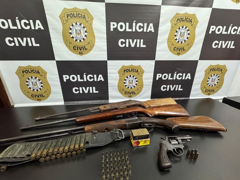 Polícia Civil apreende armas e munições no Distrito de São Valentim, em Santa Maria Polícia Civil apreende armas e munições no Distrito de São Valentim, em Santa Maria