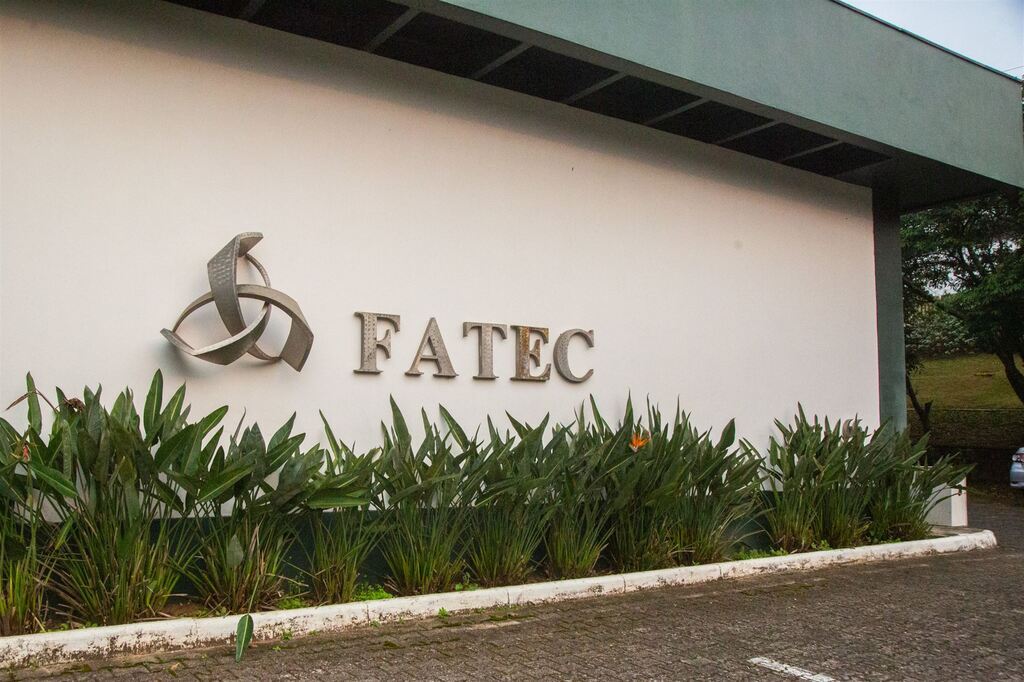 título imagem UFSM informa que servidora envolvida em suposto desvio de R$ 4,7 milhões na Fatec foi demitida; confira a nota da instituição