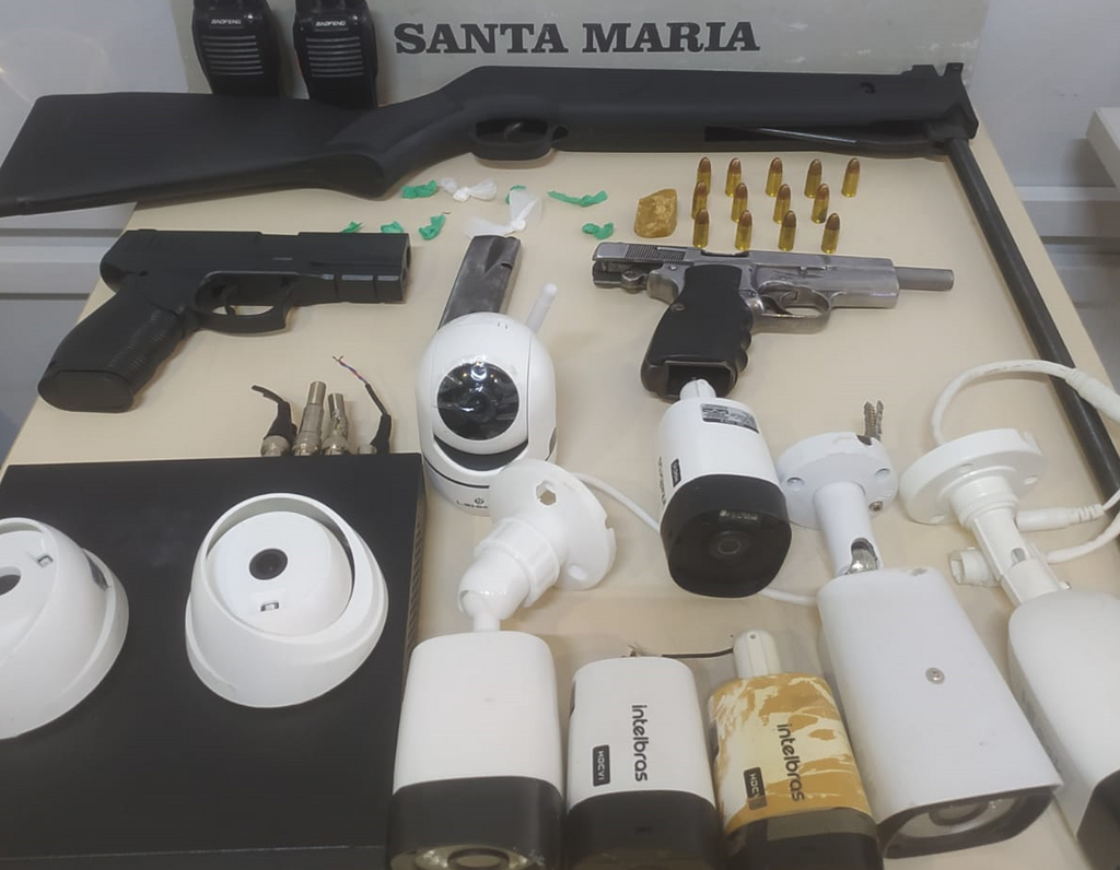 Acusado de quatro homicídios é preso com armas e drogas em Santa Maria