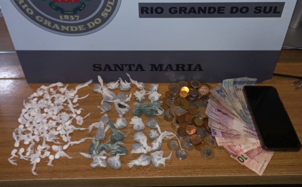 título imagem Jovem é presa por tráfico de drogas no Bairro Nova Santa Marta