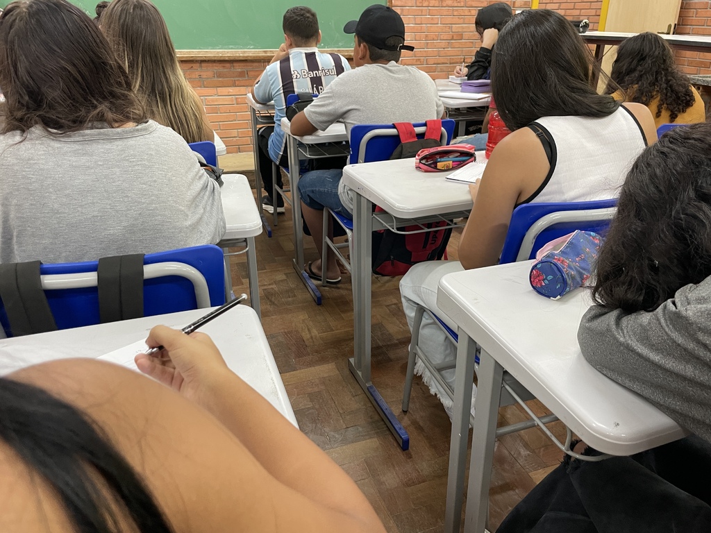 título imagem Pé-de-Meia será depositado na conta de alunos a partir de terça-feira