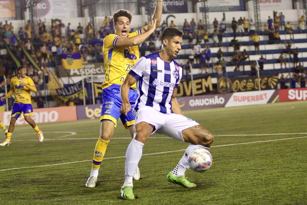 Torcidas de clubes são punidas após confusão em jogo da primeira rodada do Gauchão