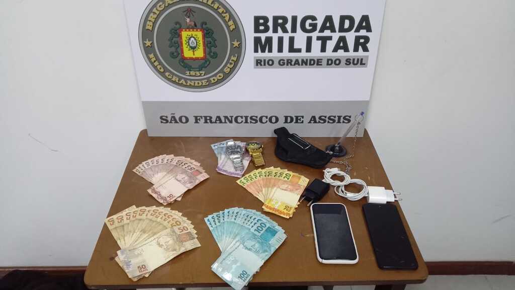Adolescentes são apreendidos pela Brigada Militar após roubo em São Francisco de Assis Adolescentes são apreendidos pela Brigada Militar após roubo em São Francisco de Assis