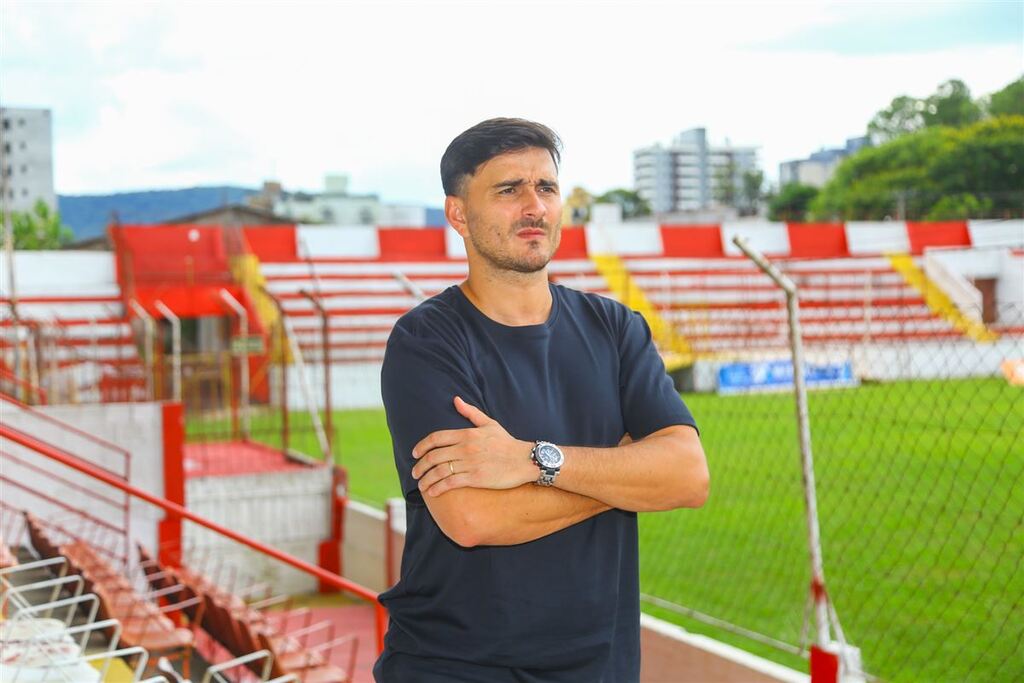 Técnico do Inter-SM Bruno Coutinho trabalha na montagem do elenco para a disputa da Divisão de Acesso Técnico do Inter-SM Bruno Coutinho trabalha na montagem do elenco para a disputa da Divisão de Acesso