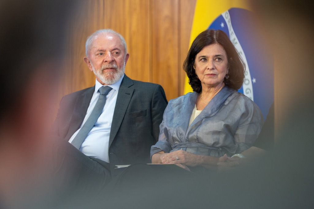 título imagem Lula anuncia substituição de Nísia Trindade por Alexandre Padilha no Ministério da Saúde