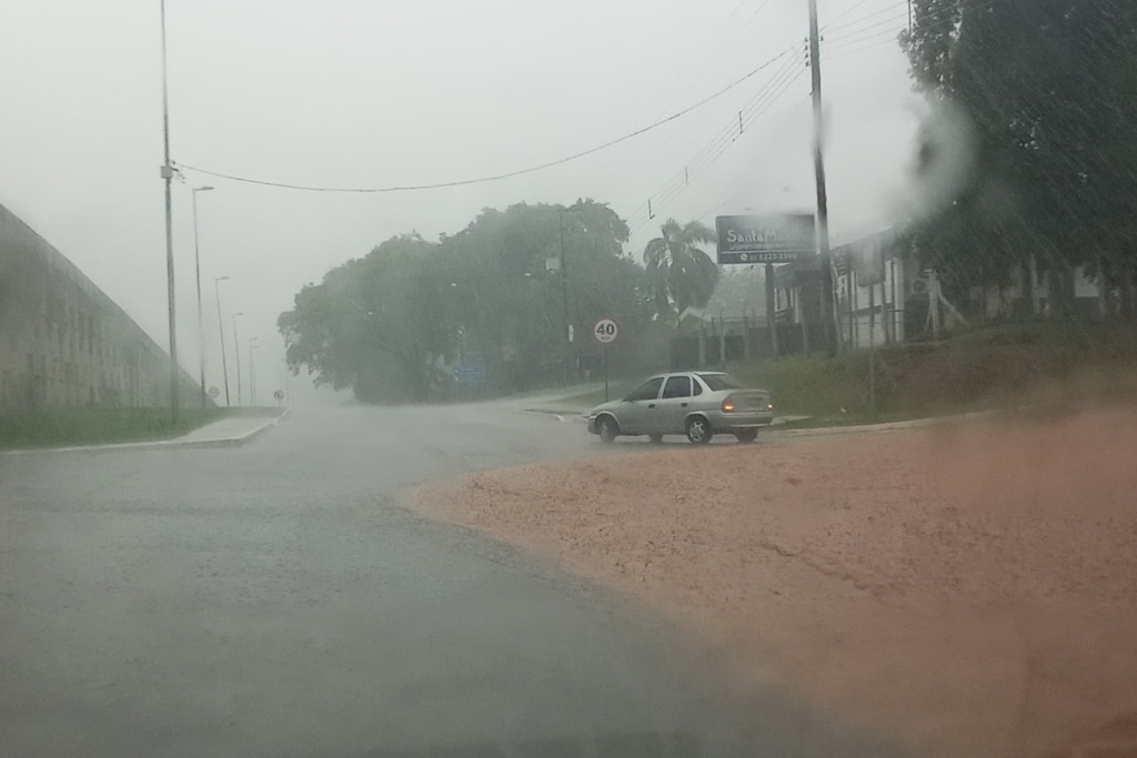 título imagem Com forte chuva na tarde desta quarta, Santa Maria registra alagamentos; volume acumulado ultrapassa o esperado para o mês