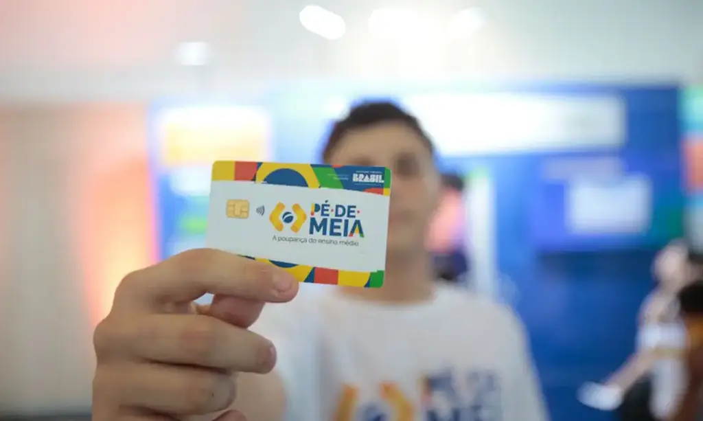 título imagem Pé-de-meia tem segundo dia de depósito para quem concluiu ensino médio