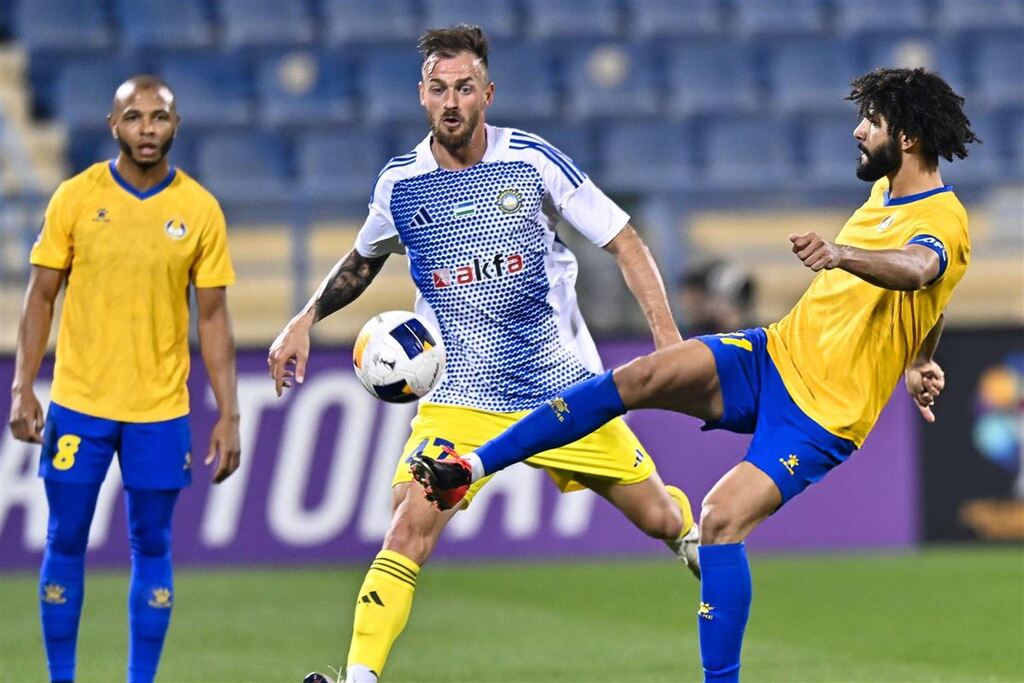 Foto: Pakhtakor (Divulgação) - Jonatan Lucca, de branco, ao centro, defende o Pakhtakor do Uzbequistão e irá enfrentar o ex-time de Neymar