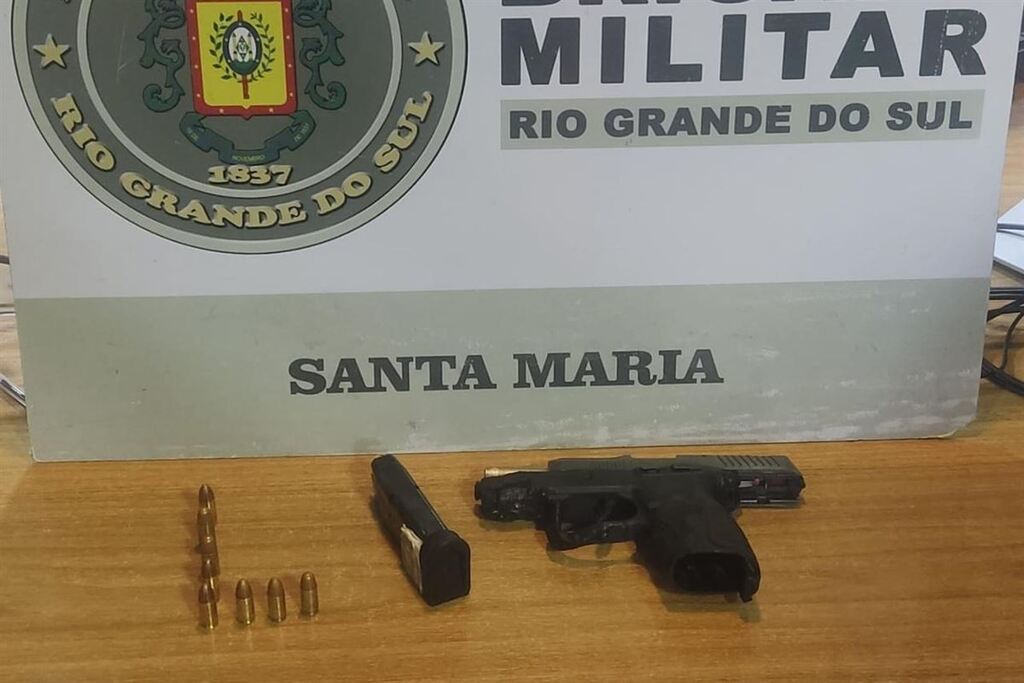 título imagem Jovem é preso por porte ilegal de arma após denúncia de tiroteio em Santa Maria