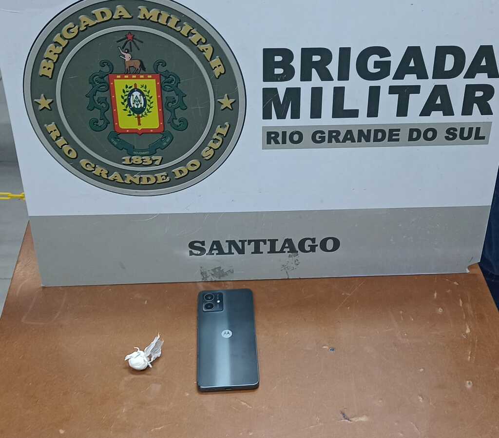 Jovem é preso por tráfico de drogas em Santiago