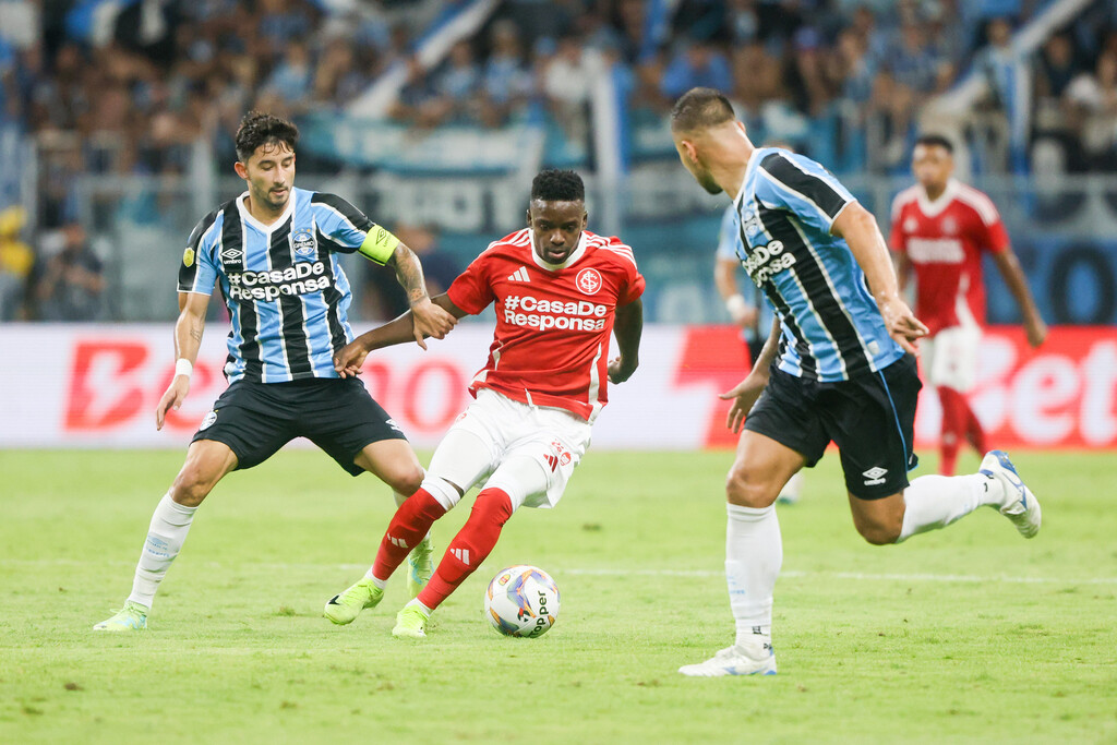 título imagem Dupla Gre-Nal avança à final e clássico voltará a decidir campeão gaúcho após quatro anos