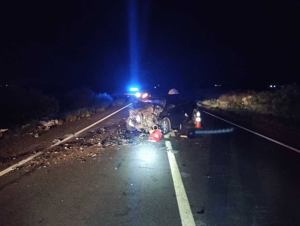 título imagem Colisão entre dois carros deixa três mortos e quatro feridos na BR-290