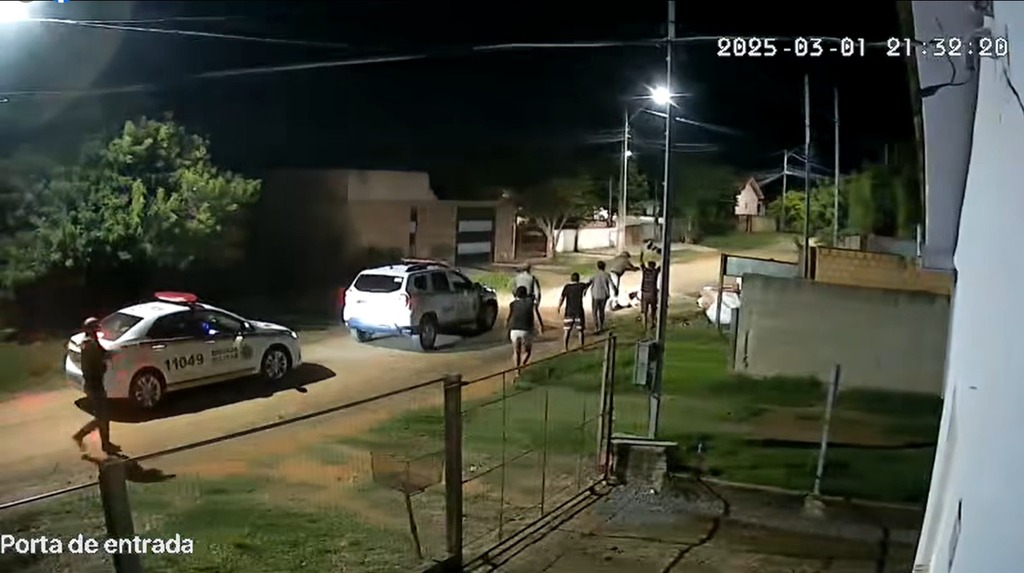 título imagem Homem é ferido em uma das pernas após ser atacado por três cães pitbull em São Gabriel