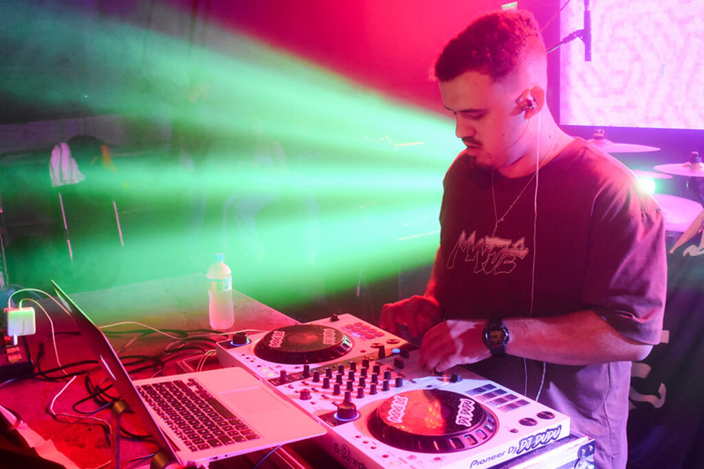 título imagem DJs que irão tocar na Calourada começam a ser divulgados; saiba como votar nas atrações