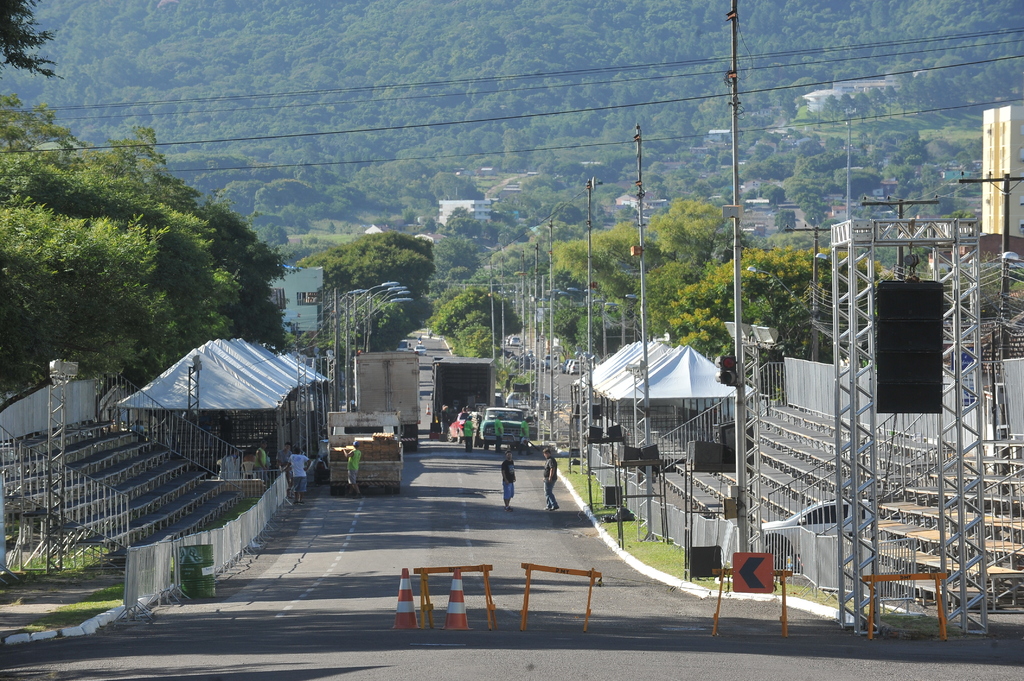 Foto: Jean Pimental (Diário/Arquivo) - Montagem da estrutura em 2015 que ficava na Avenida Liberdade em Santa Maria
