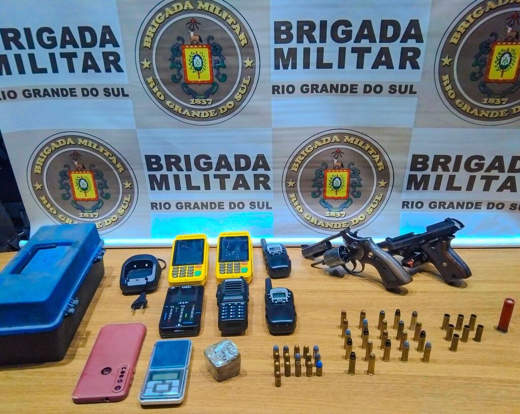 Brigada Militar prende mulher por tráfico de drogas e porte ilegal de arma em Santa Maria