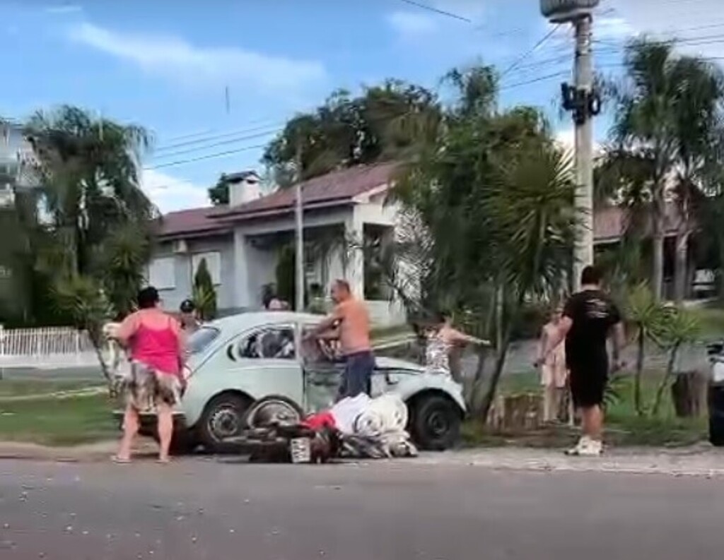 Foto: Reprodução - Acidente aconteceu no final da tarde de quinta-feira na ERS-532. Vítima era passageira de um Fusca dirigido pelo marido, que foi preso por estar sem CNH e alcoolizado