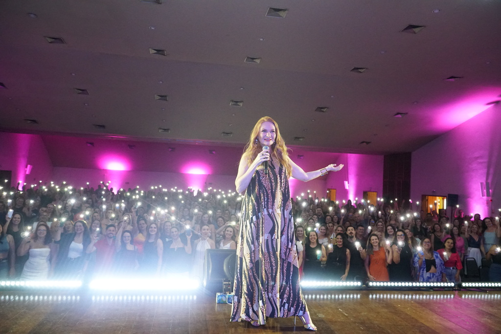 Cátia Damasceno lota Morotin, em Santa Maria, e anuncia participação em programa na TV