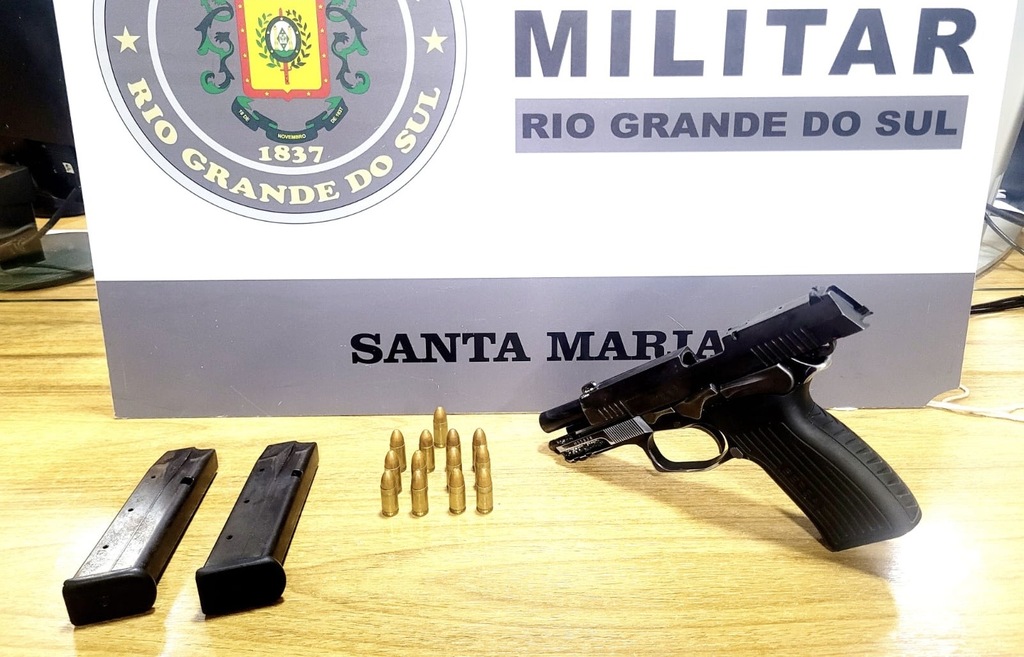 título imagem Brigada Militar prende homem com arma de uso restrito em Santa Maria