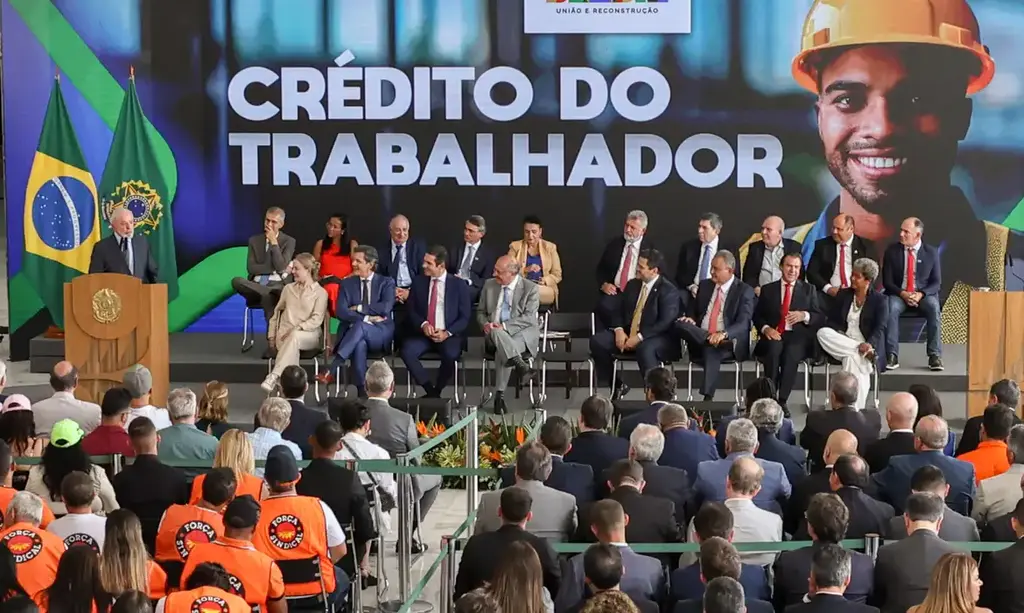 título imagem Governo anuncia nova opção de empréstimo para trabalhadores da iniciativa privada; medida prevê taxas de juros menores