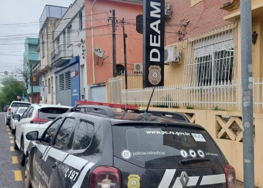 título imagem Violência doméstica: jovem é preso após descumprir medida protetiva em Santa Maria