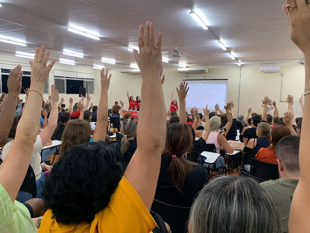 título imagem Professores municipais aprovam paralisação para o dia 1º de abril