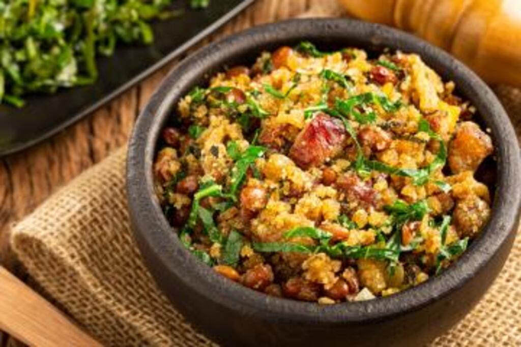 RECEITAS:  Saiba como fazer Feijão tropeiro