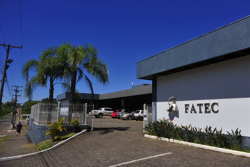 título imagem Fatec e UFSM: entenda como funciona a relação entre a fundação e a universidade