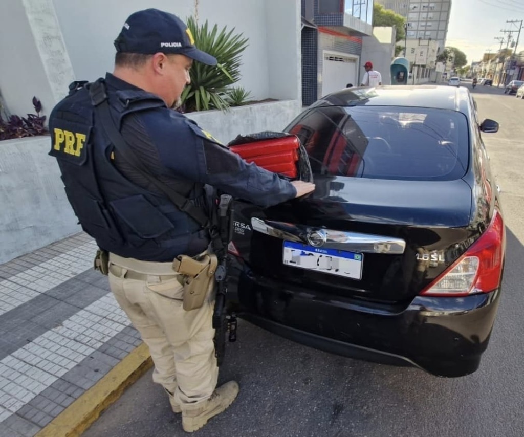 Casal é preso com mais de 20 quilos de maconha na BR-290 em São Gabriel