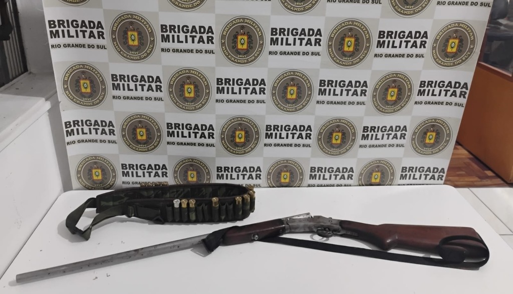 título imagem Homem é preso por porte ilegal de arma pelo Batalhão Ambiental da Brigada Militar