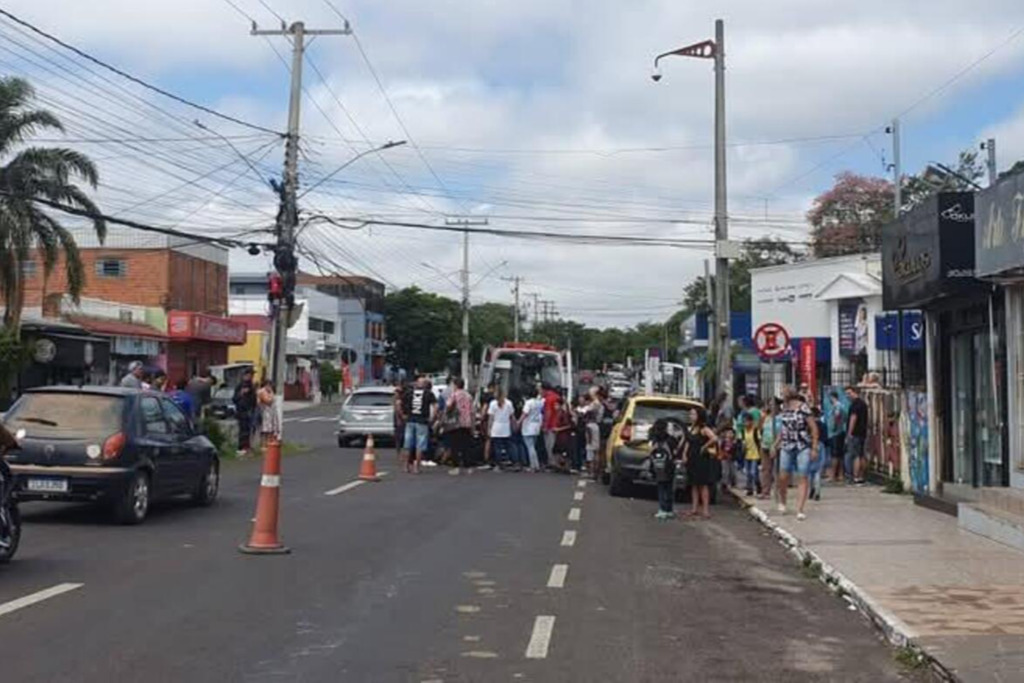 título imagem VÍDEO: criança é atropelada em avenida de Santa Maria