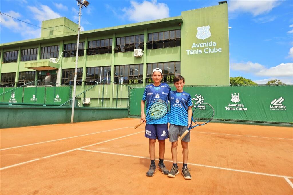 Foto: Viviane Campos (ATC) - Juan Padilla (esq.) e Daniel Passini (dir.) representam o Avenida Tênis Clube (ATC) e foram chamados para defender as respectivas seleções nacionais