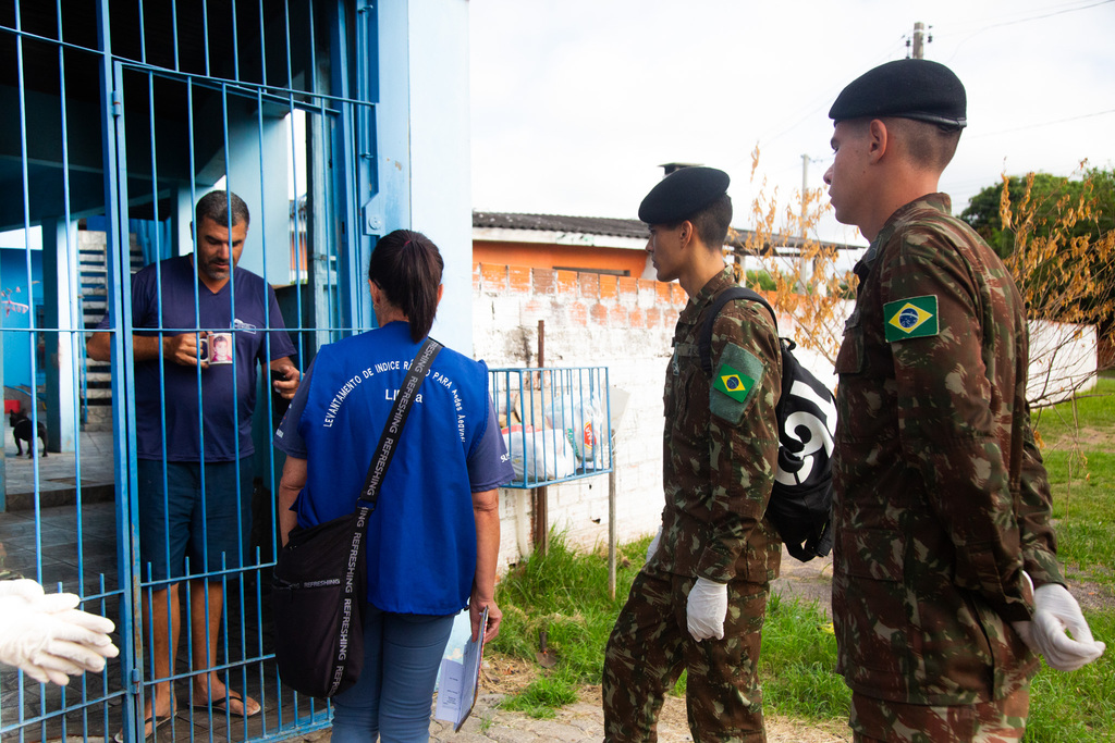 VÍDEO: Visita aos moradores, pulverização e falta de agentes de saúde: o trabalho de combate à dengue em Santa Maria