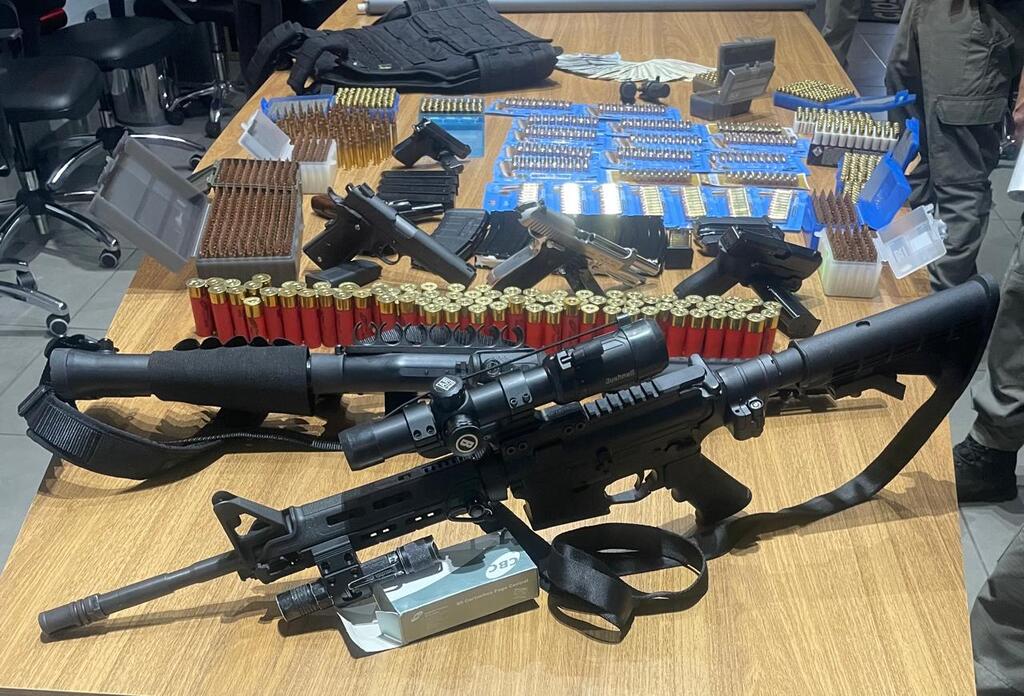 título imagem Brigada Militar prende homem com grande quantidade de armas e munições em Santa Maria