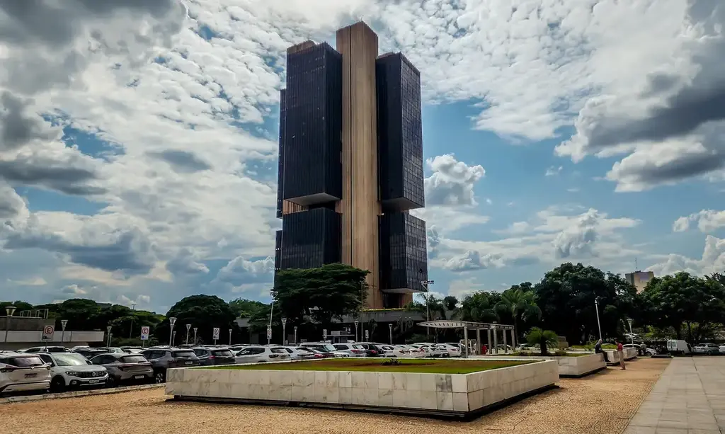 título imagem Copom eleva juros básicos da economia para 14,25% ao ano