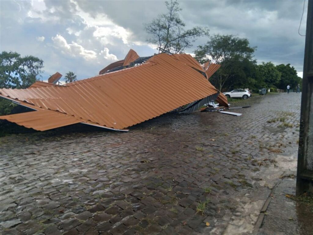 título imagem Após temporal, hospital de São Vicente do Sul receberá recursos estaduais para obra de recuperação