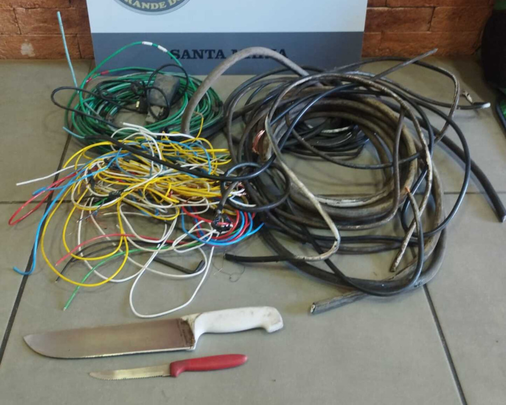 título imagem Jovem furta fios de cobre, tenta fugir, mas é preso no centro de Santa Maria