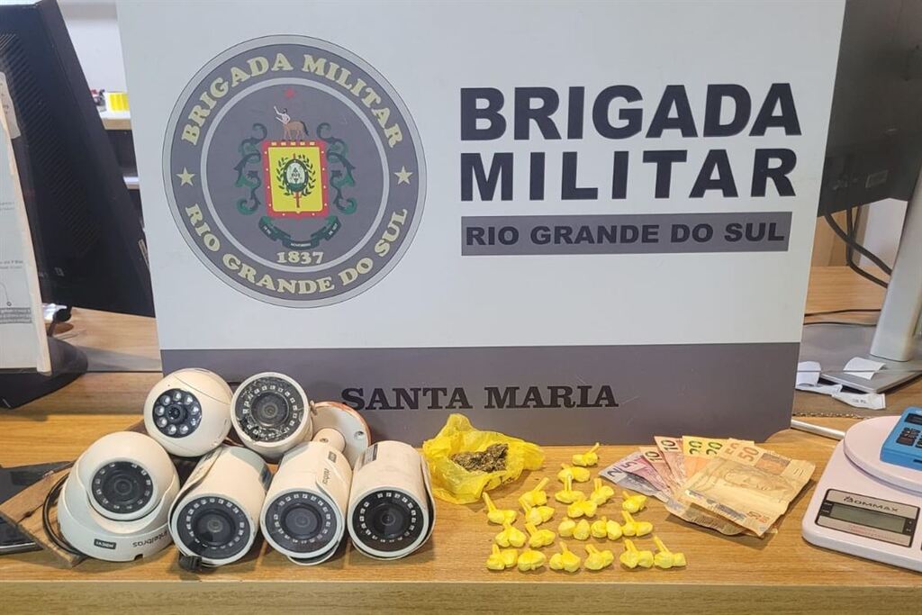 Jovem é preso pela Brigada Militar ao tentar descartar drogas no vaso sanitário em Santa Maria