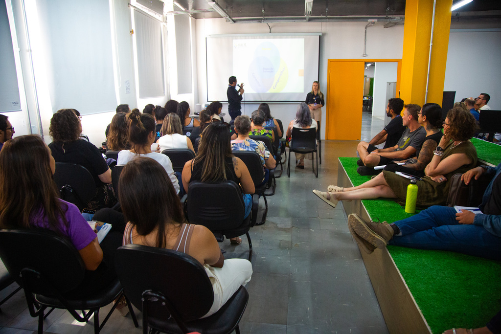  - Encontro foi na sala do Hub de Inovação.