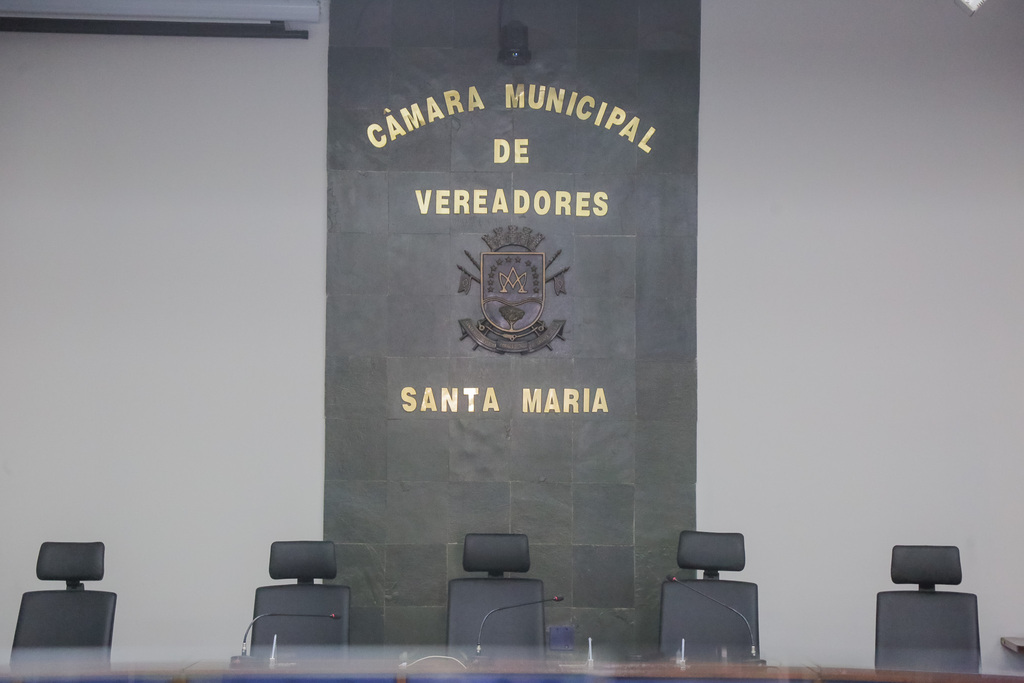 O que dizem os vereadores sobre a criação de 21 novos cargos de assessores; confira como cada um votou
