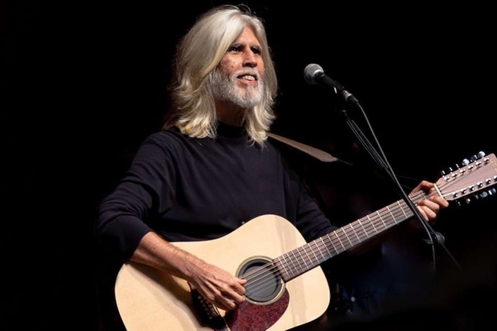 título imagem Para celebrar 50 anos de vida artística, Oswaldo Montenegro faz show nesta quinta em Santa Maria