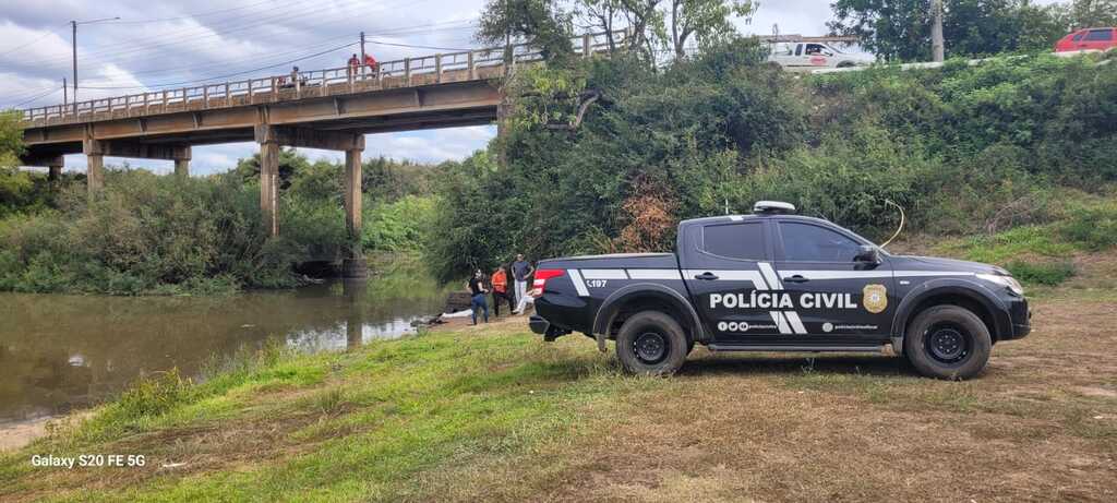 Foto: Uilian Pacheco (UP TV) - Crime aconteceu no começo da tarde desta terça-feira sobre o Rio Vacacaí-Mirim, em São Gabriel