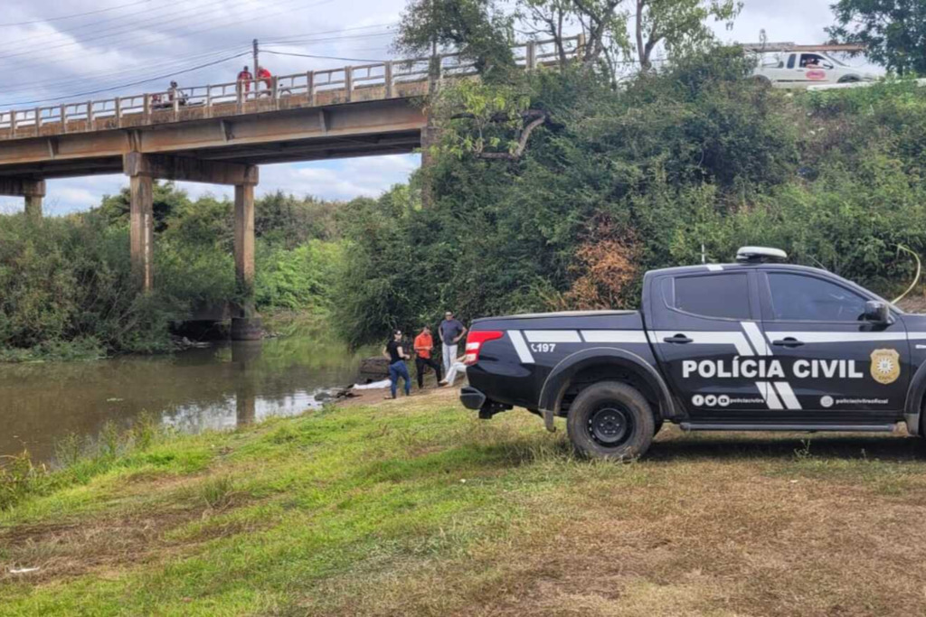 Foto: Uilian Pacheco (UP TV) - Crime aconteceu no começo da tarde desta terça-feira sobre o Rio Vacacaí-Mirim, em São Gabriel