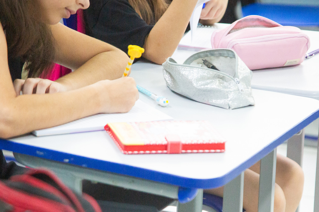 Foto: Beto Albert (Diário) - Registro na Escola Marieta D’Ambrósio, em que comunidade aguarda com ansiedade as peças. Conforme gestão escolar, não há nenhum comunicado até então.