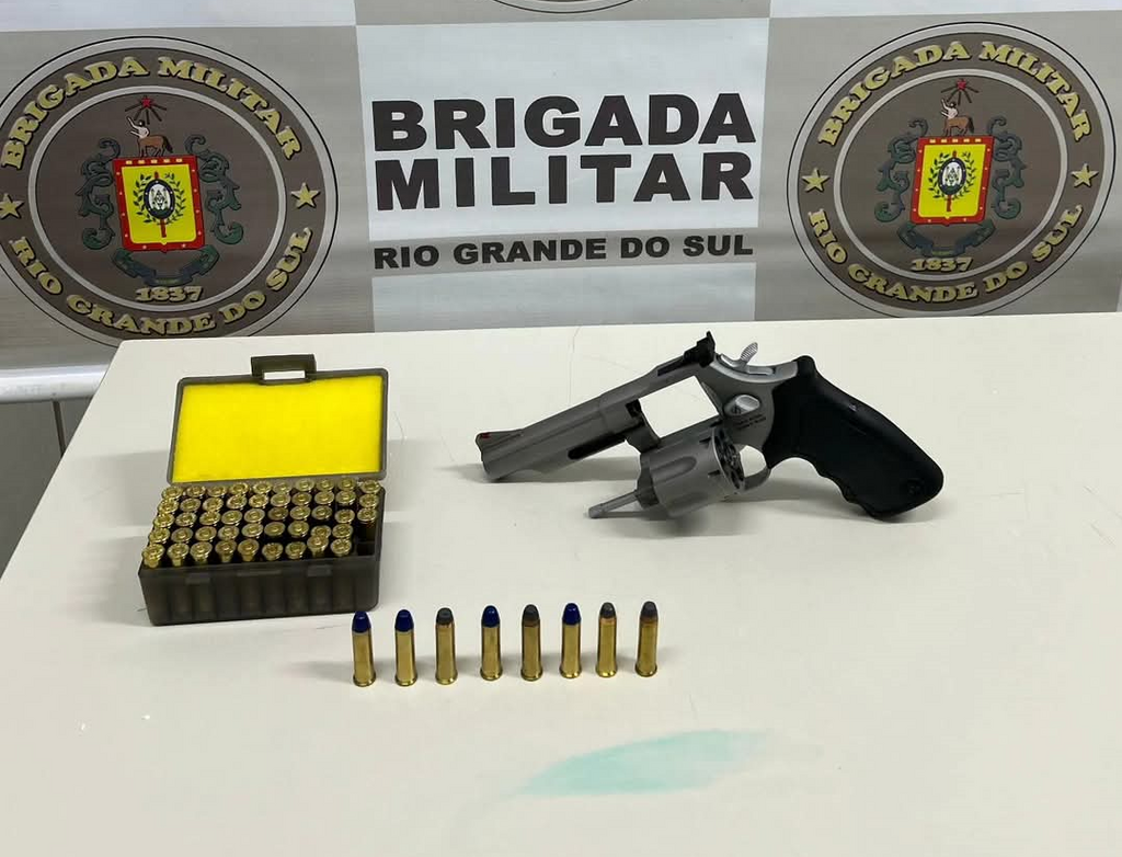 Brigada Militar prende homem por porte ilegal de arma de calibre restrito em Cruz Alta