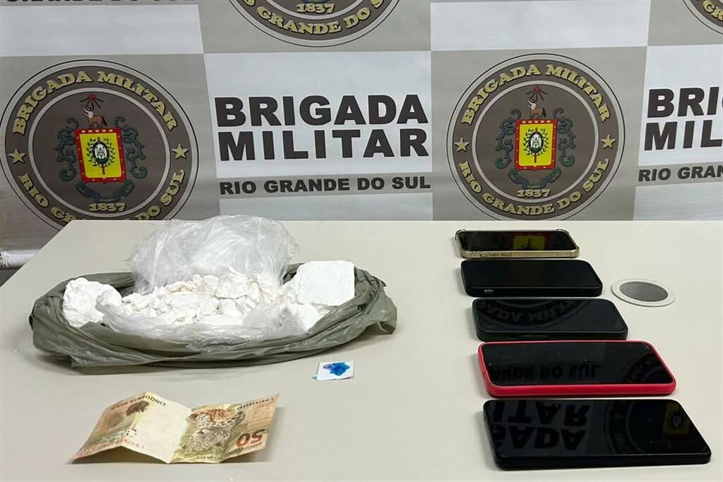 Dois homens são presos por tráfico de drogas durante fiscalização da Brigada Militar em Cruz Alta